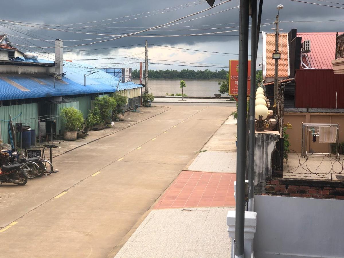 Nomad Guesthouse Кратьє Екстер'єр фото