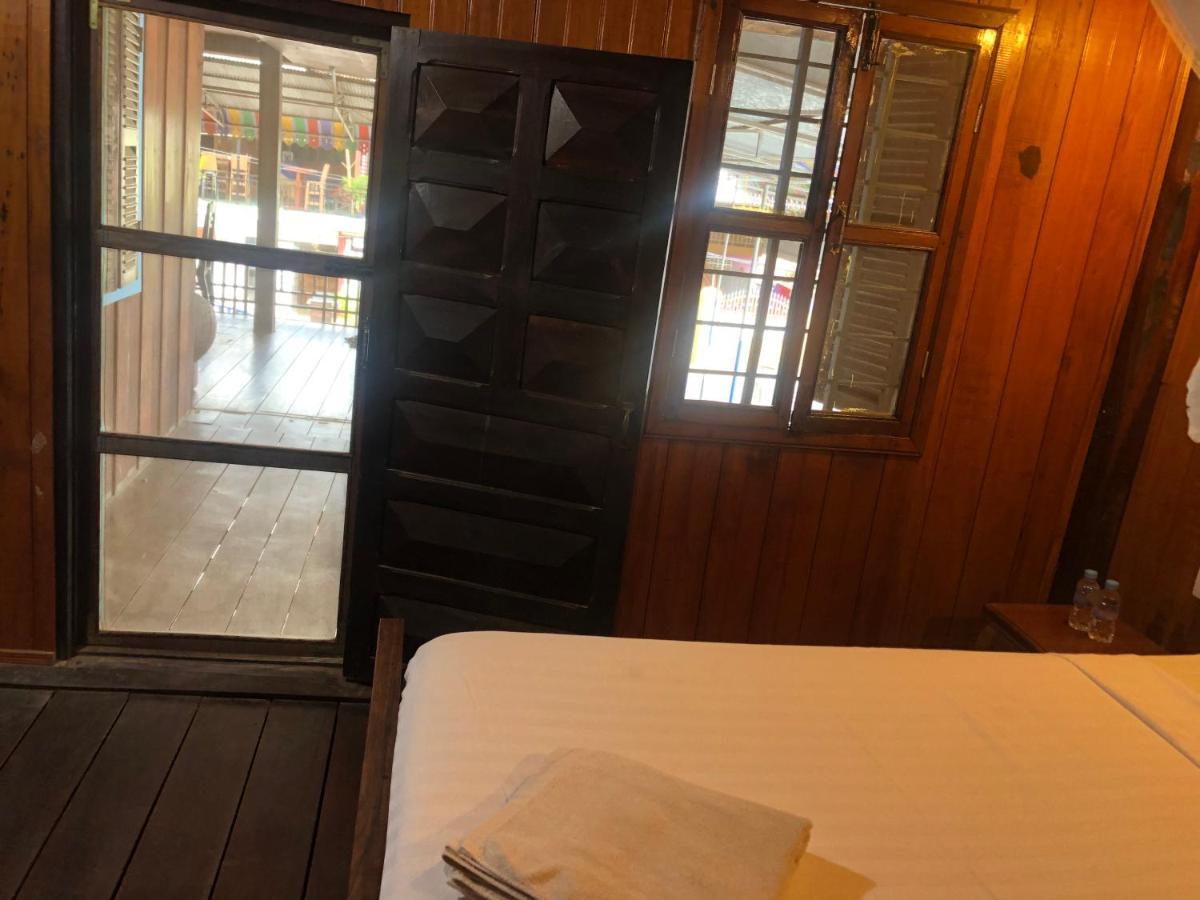 Nomad Guesthouse Кратьє Екстер'єр фото