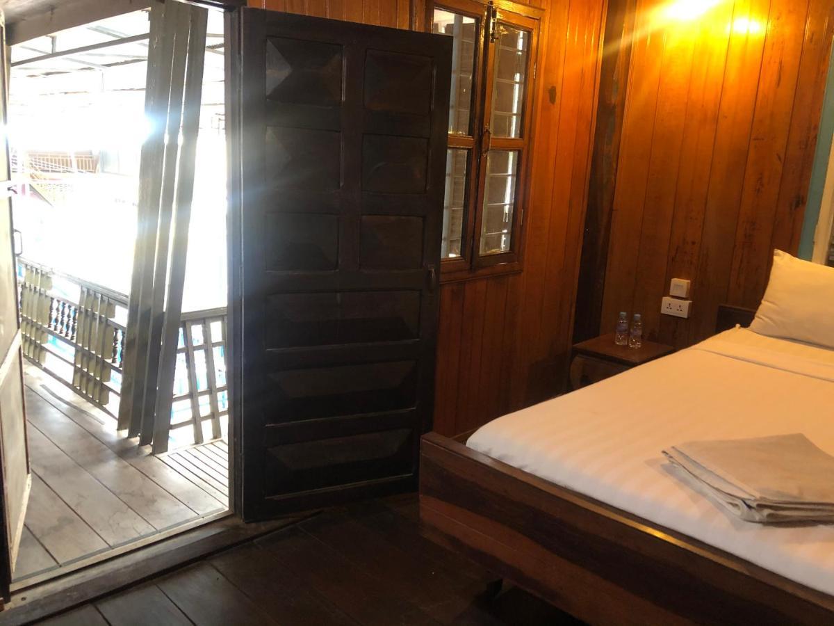 Nomad Guesthouse Кратьє Екстер'єр фото