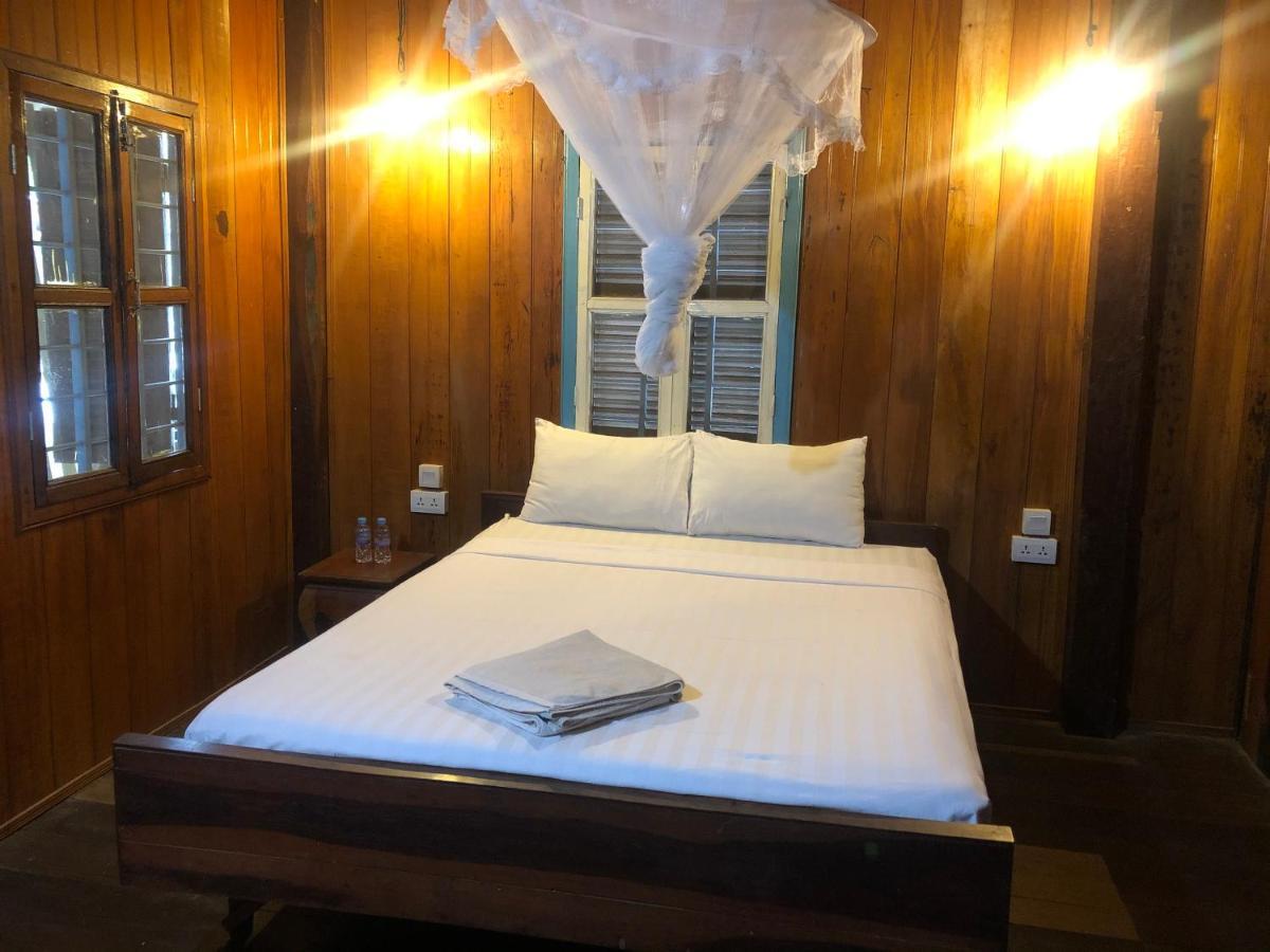 Nomad Guesthouse Кратьє Екстер'єр фото